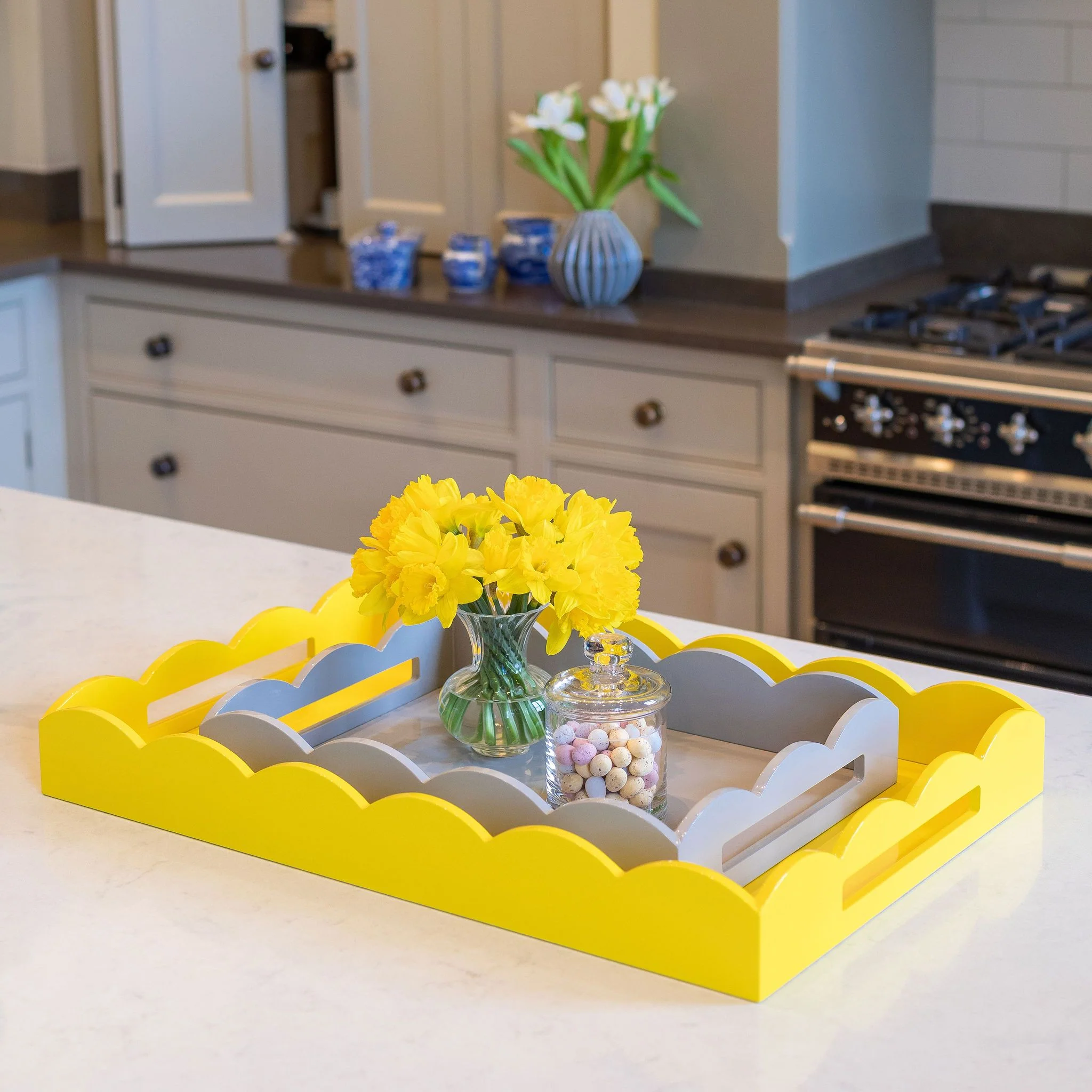 Chiffon Grey Medium Lacquered Scallop Serving Tray - Image 3
