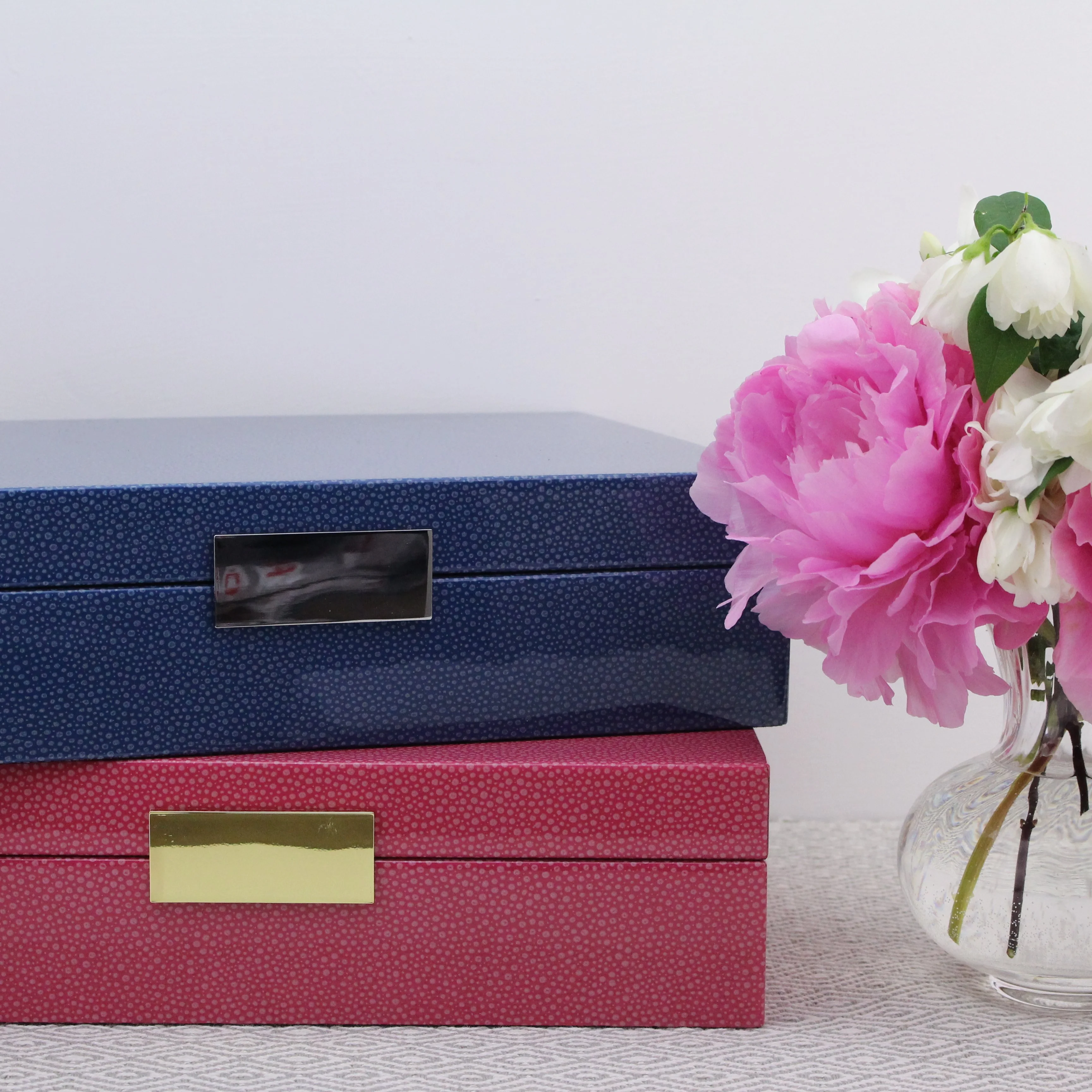 Large Pink Shagreen Lacquer Box with Gold - Image 3