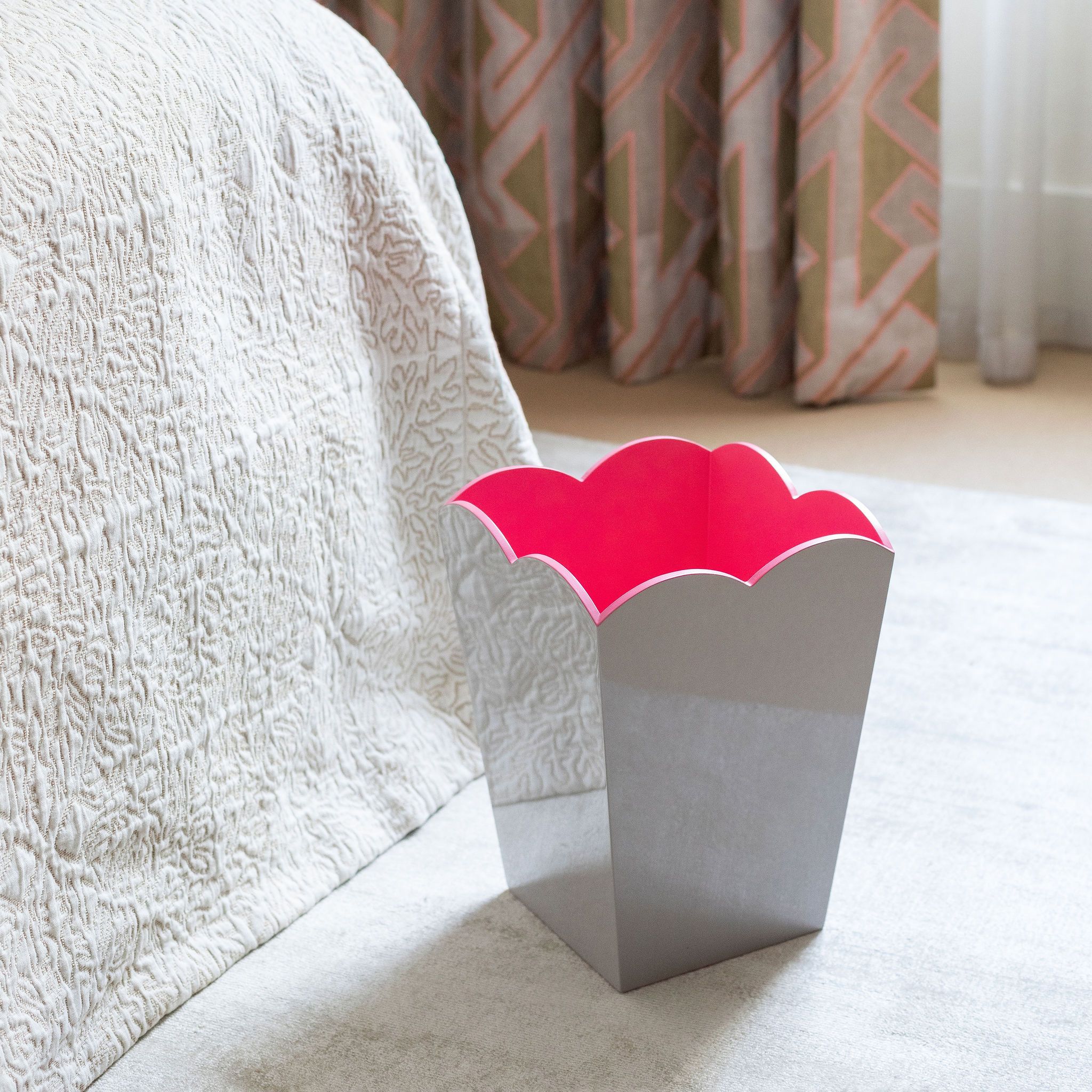 Scalloped Lacquer Bin – Chiffon & Pink - Image 2