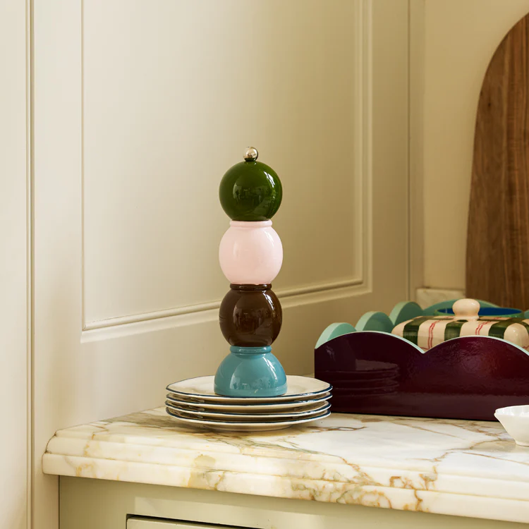Cherry & Eau de Nil Lacquered Scallop Medium Two-Tone Tray - Image 3