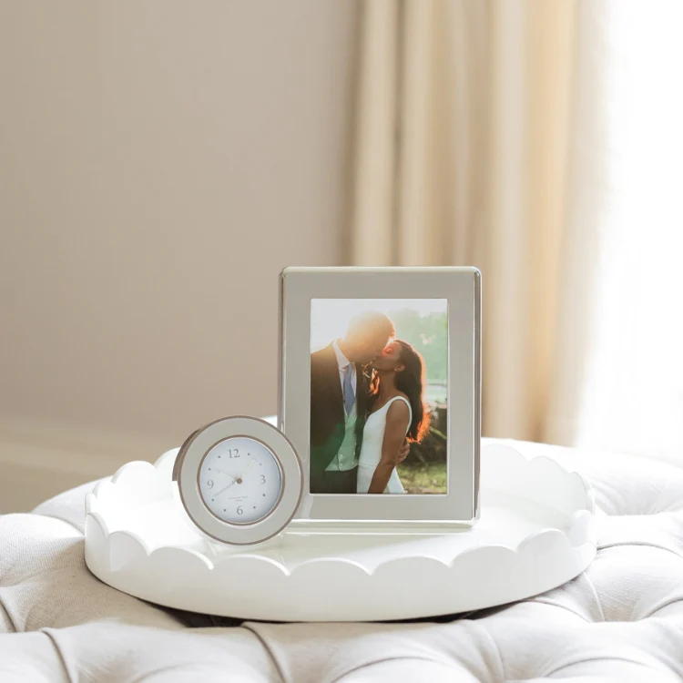 White Round Large Lacquered Scallop Tray - Image 2